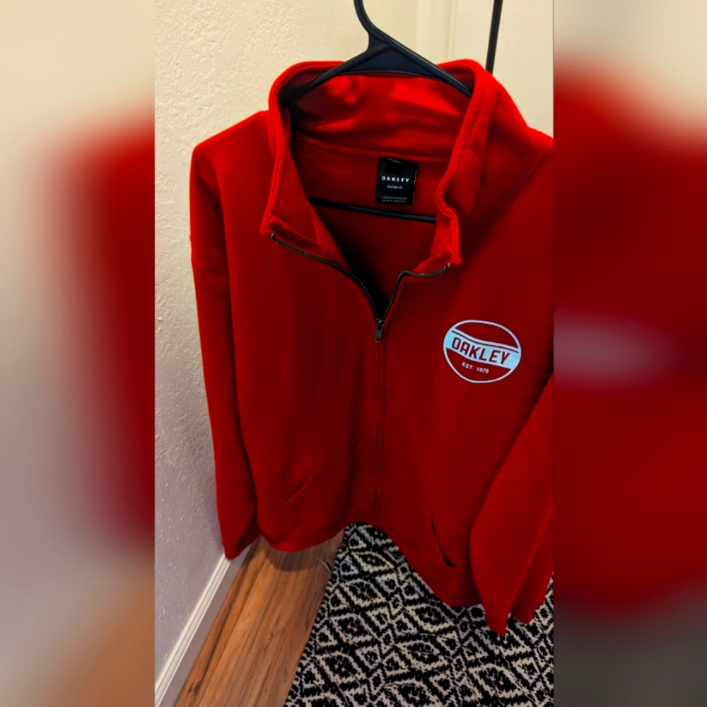 Men's XXL red Oakley zip up